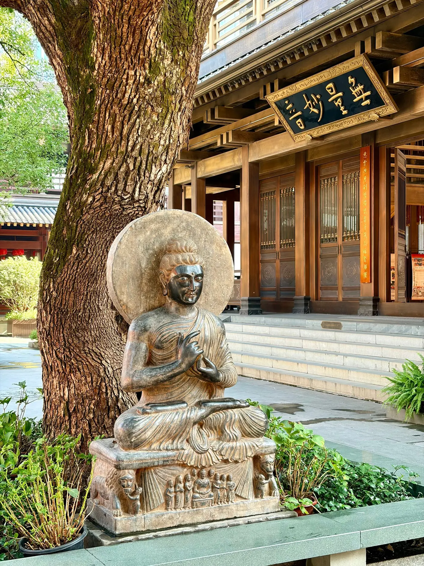 Lingyin Temple and Feilai Peak