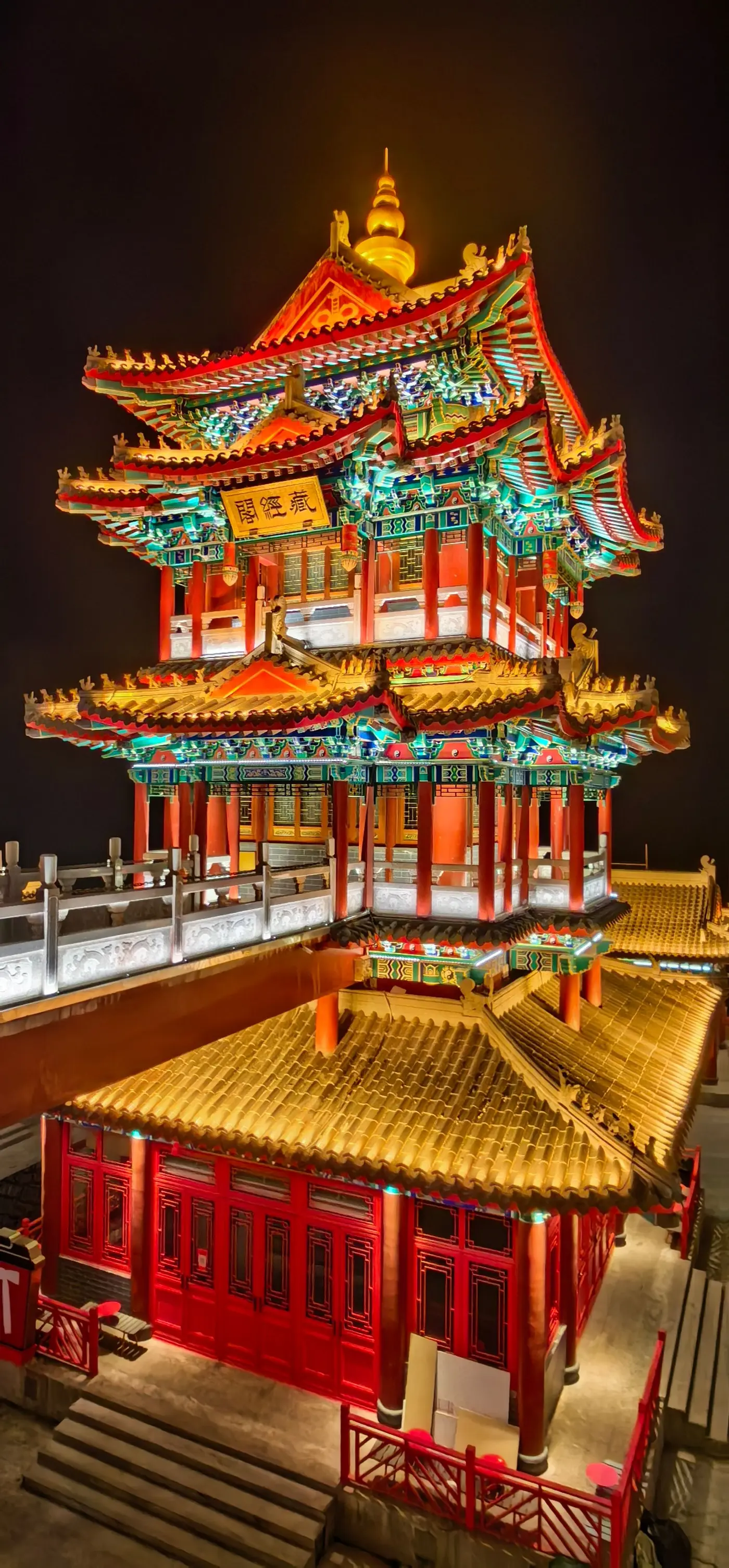 Yangtze riverfront evening